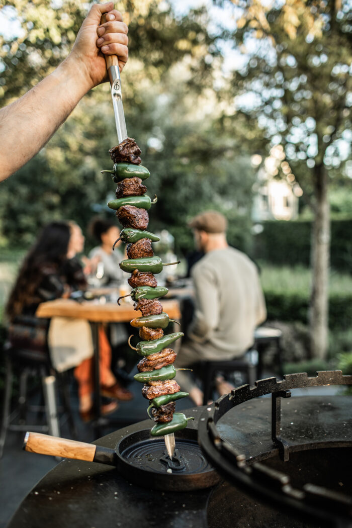 Forged Servierpfanne für Churrasco Spieße